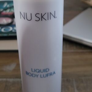Skin Liquid Body Lufra Exfoliant - White